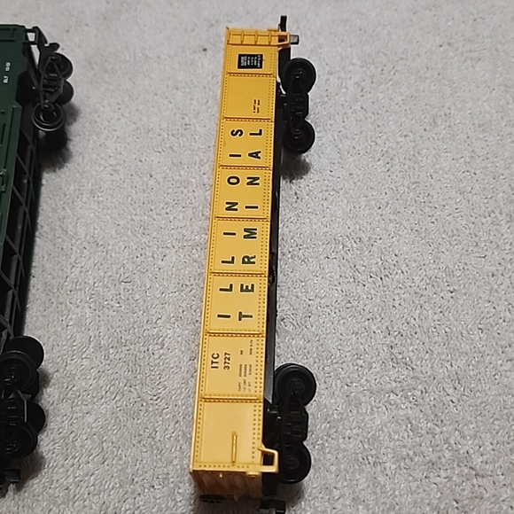 Life Like Train Cars - Picture 5 of 5